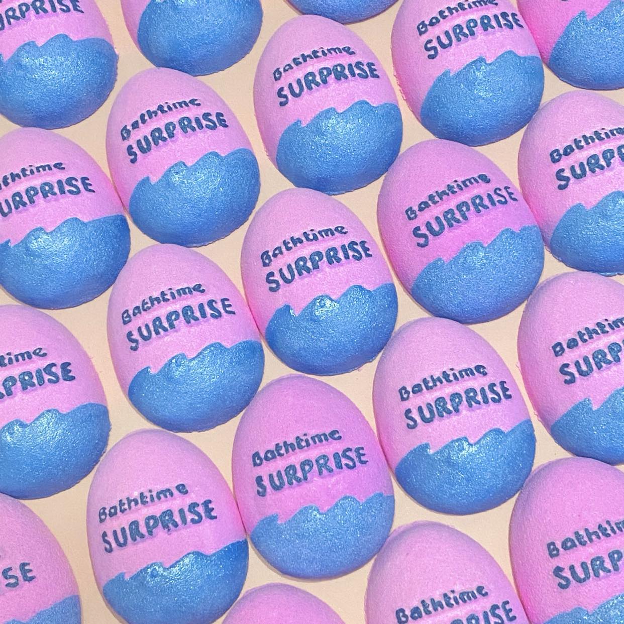 Bathtime Surprise Bath Bomb With Embeds Approx. 160g