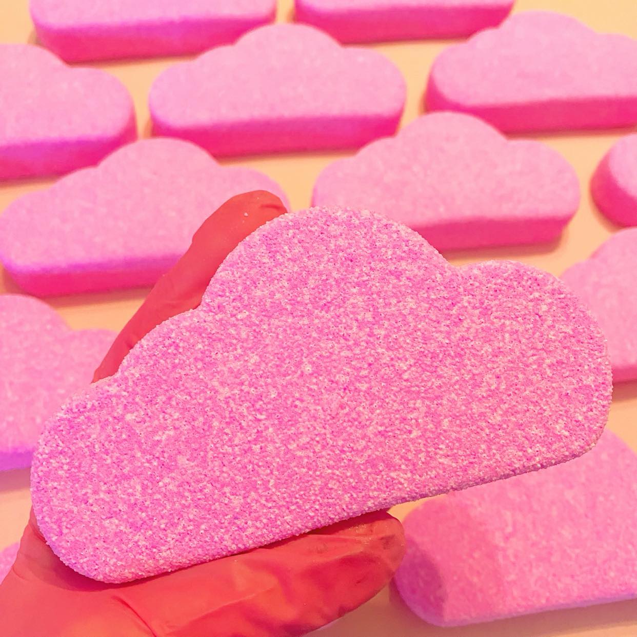 Cloud Bath Bomb With Embeds Approx. 160g