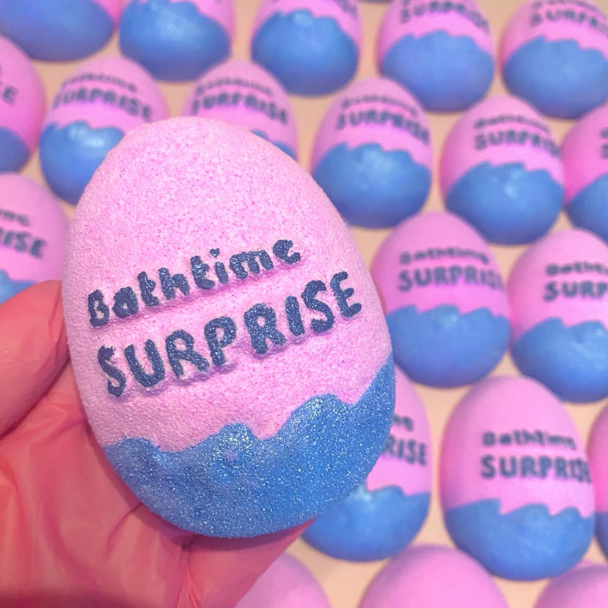 Bathtime Surprise Bath Bomb With Embeds Approx. 160g